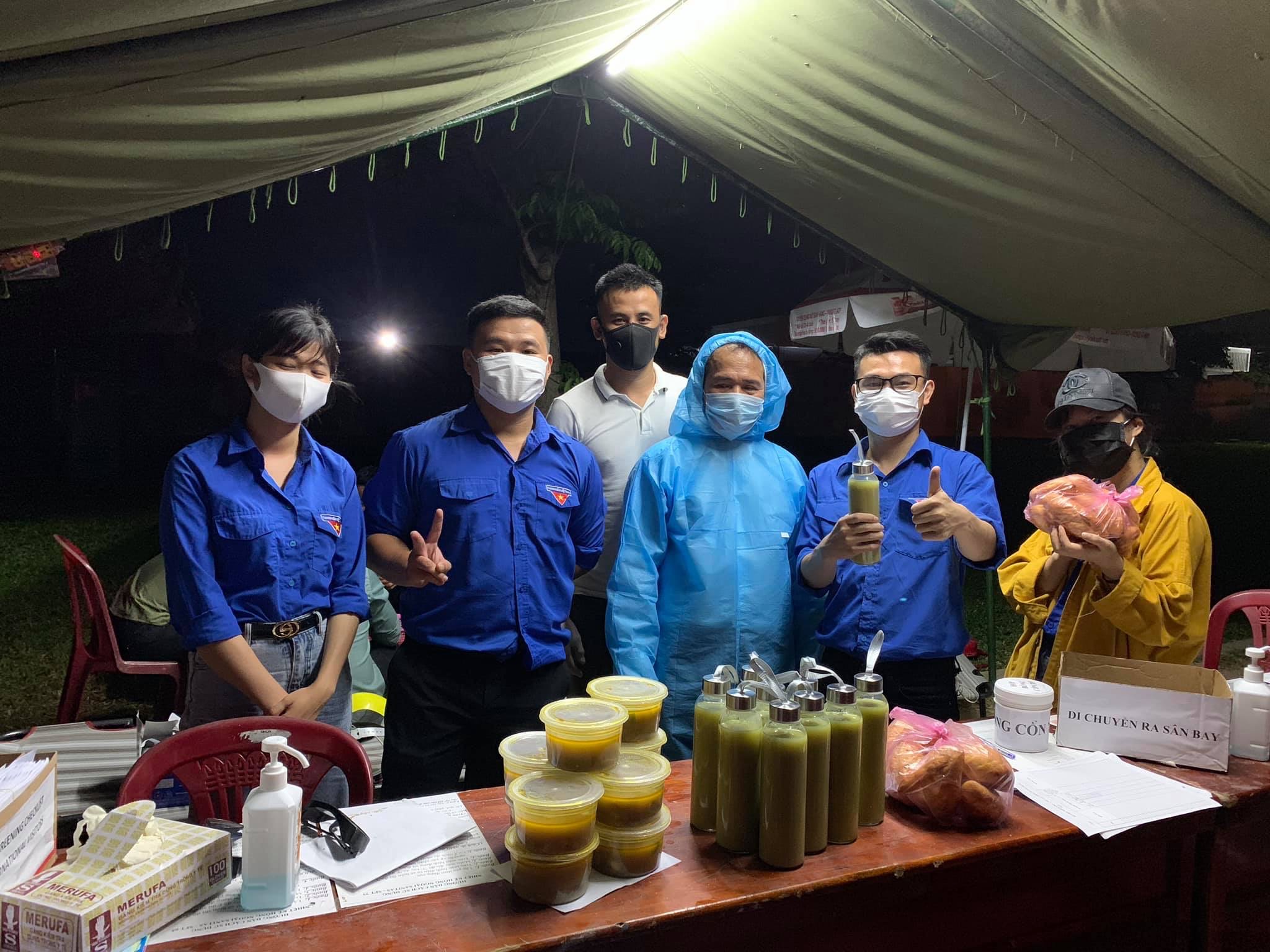 Ấm áp tình người nơi tuyến đầu chống dịch

